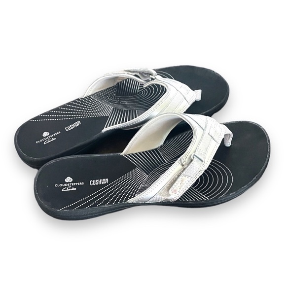 Clarks Shoes - NEW with out box Clarks Cloud Steppers Breeze Sea Flip Flop Sandals Size 10